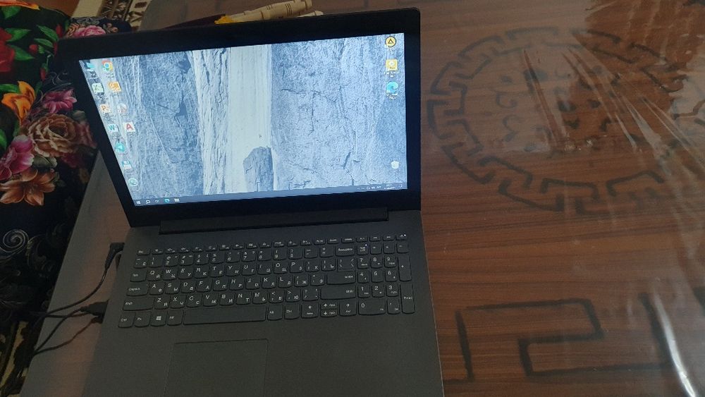 Noutbuk lenovo ofisnoy