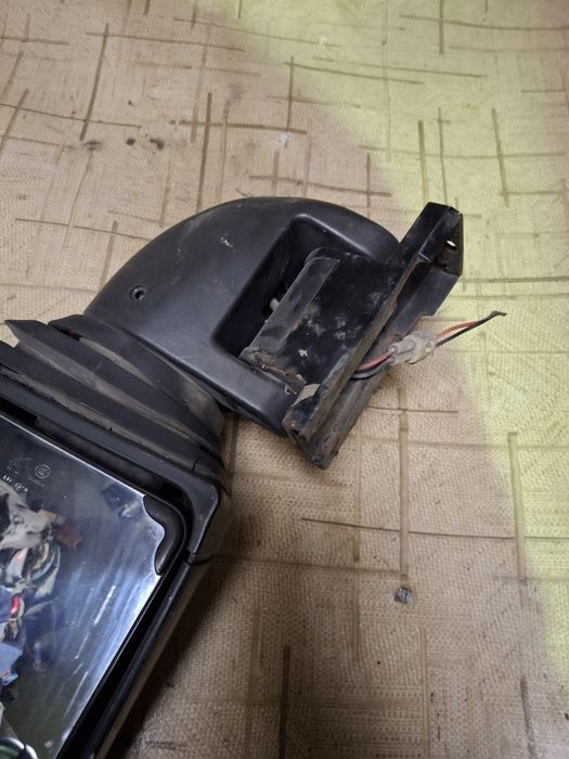 Зеркало заднего вида