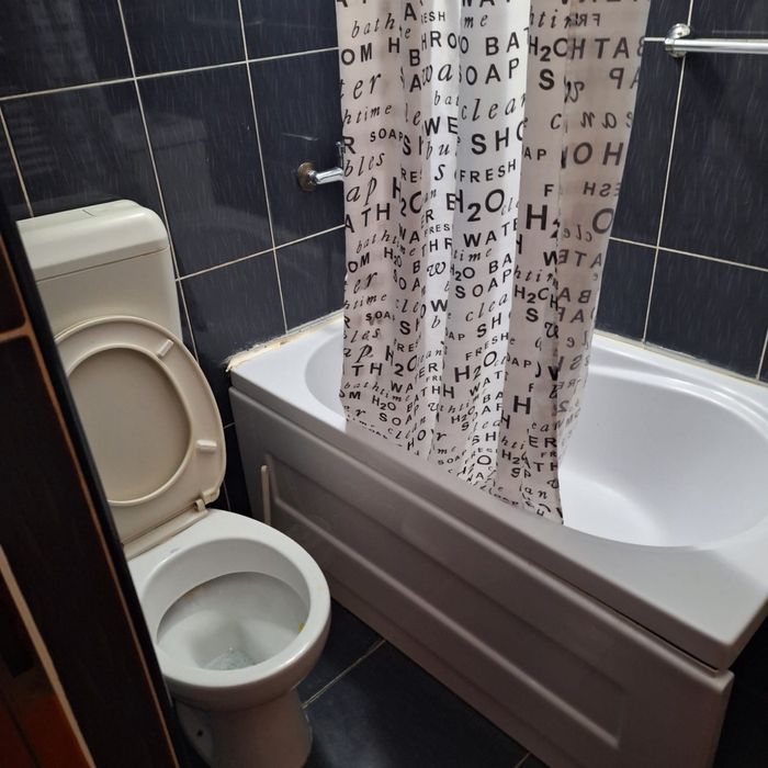 Închiriez Garsoniera , zona Bratolomeu , Str. lînii nr.48