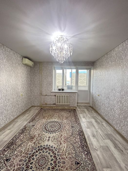 Продаётся 2 комн в 4 мкрне  дешево