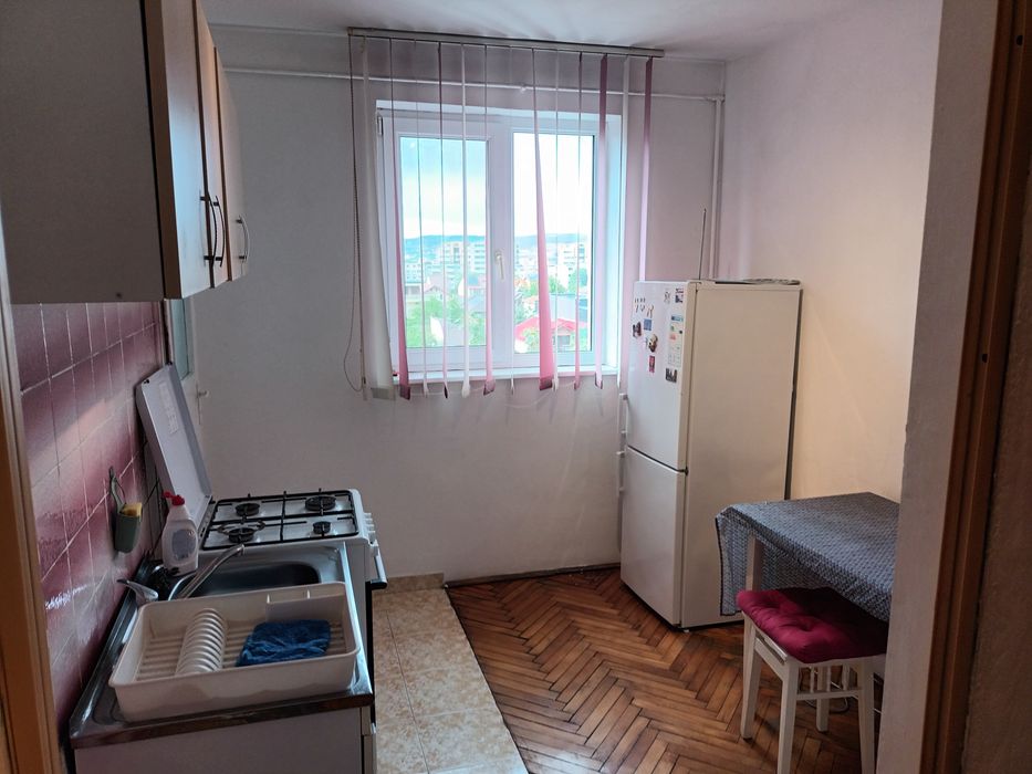 Inchiriez apartament