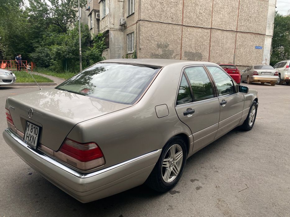 Машина Mercedes 140