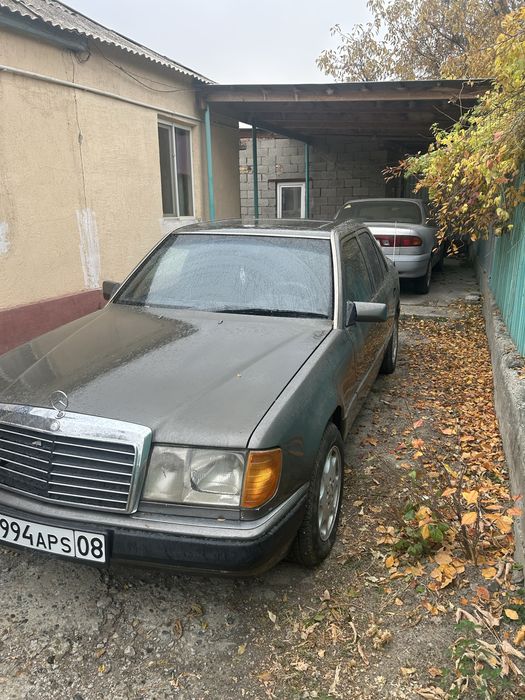 Мерседес 124 89года