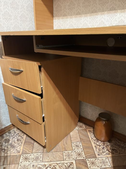 Компьютерный/школьный стол