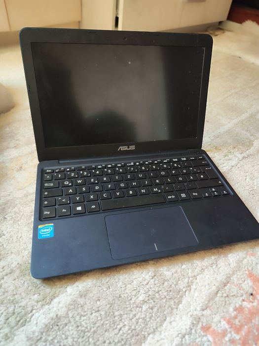 Около 50 лаптопа за части