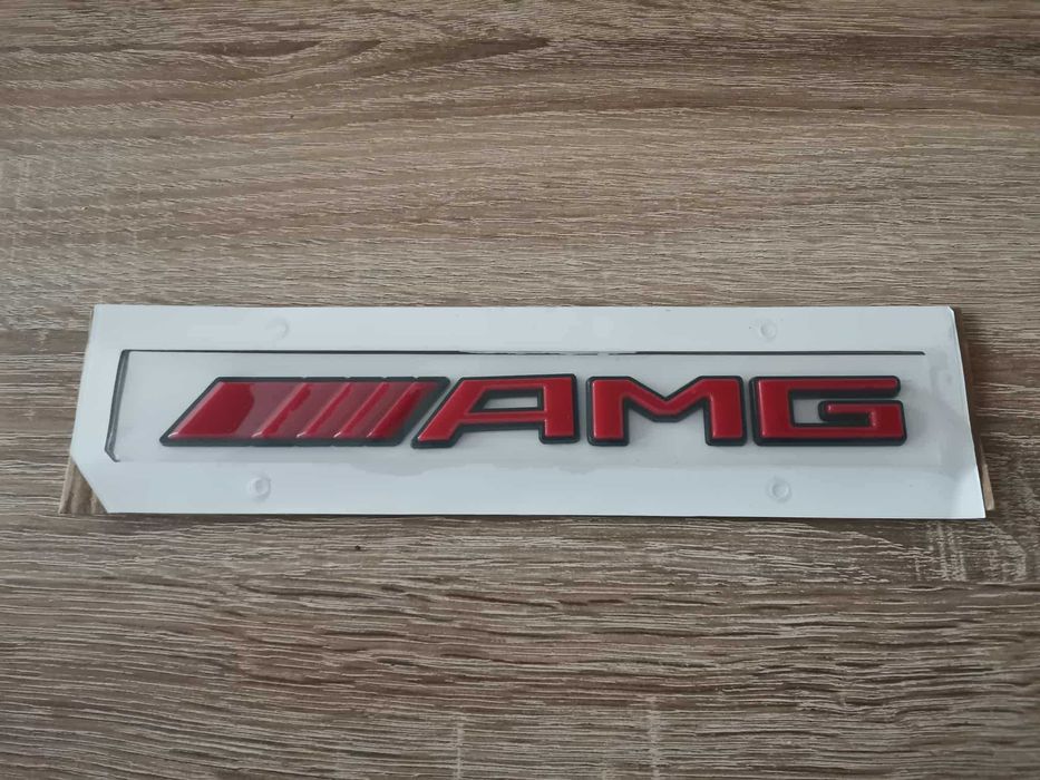 Mercedes Benz AMG червена емблема с черен кант