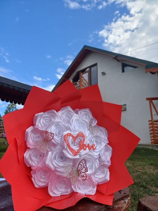 Buchet trandafiri din satin