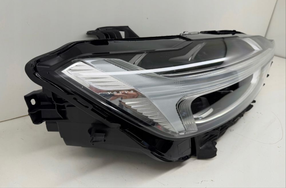 Десен фар Волво ХЦ  фул лед 60 VOLVO XC 60 XC60 2 II  FULL LED 31420418