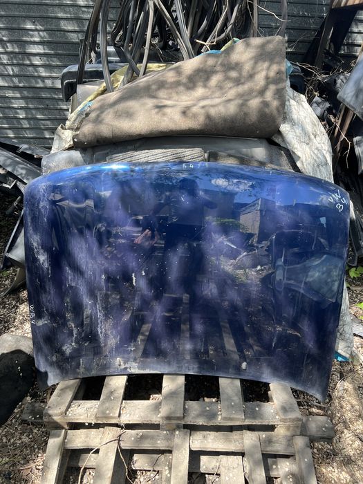 Продам капот на Пассат б4