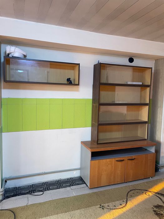 Книжные полки с комодом