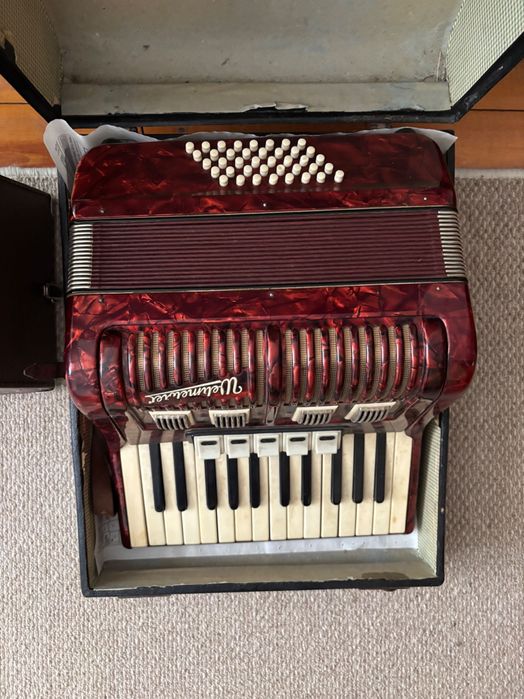 Акордеон Weltmeister + куфар