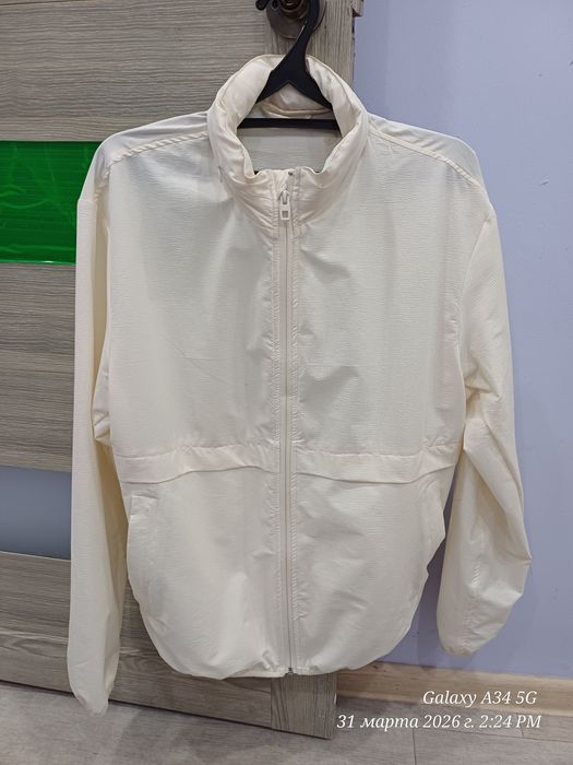 Продам летнюю ветровку.