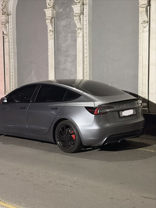 Tesla model 3 performance