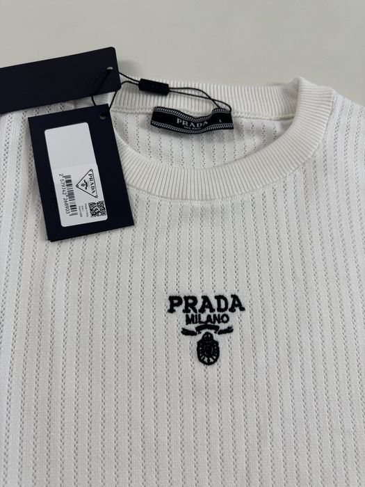 Prada-Оригинална чисто нова мъжка тениска Л размер