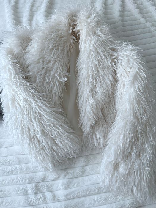 Set doua blanuri artificiale plus bluza Guess