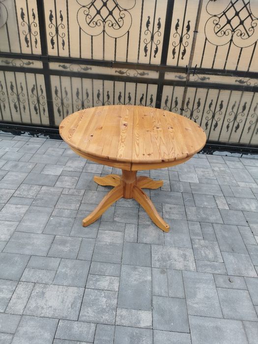 Masă rotundă din lemn masiv