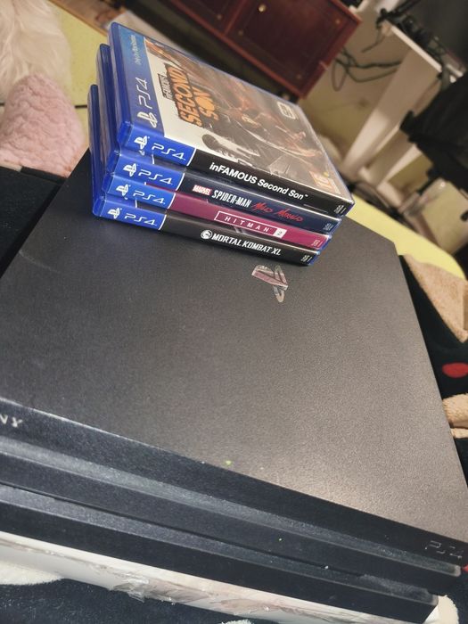 Ps 4 pro +4 jocuri