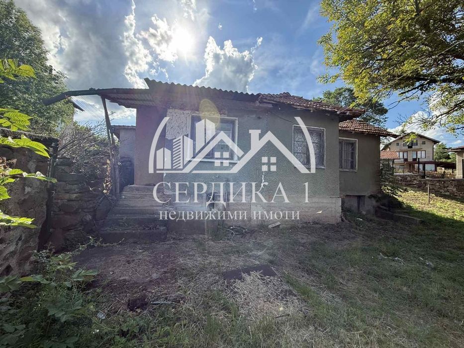 Къща в Перник, област-с.Садовик