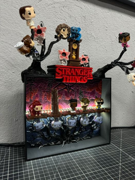 Фигурки осд, игрушки осд, подставка под игрушки очень странные дела.