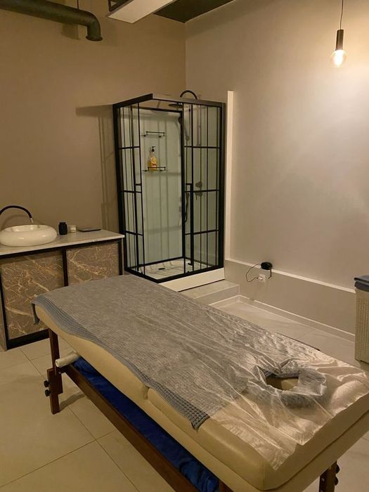 Профессиональный массажист