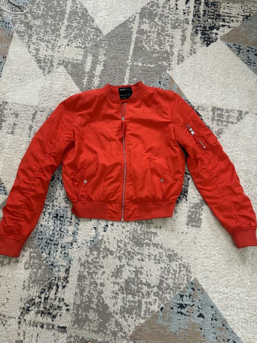 Продам женский бомбер ветровку