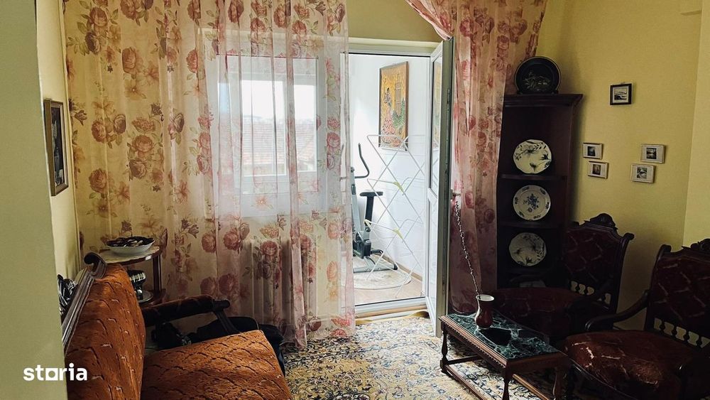 Apartament 3 camere cu balcon, garaj inclus