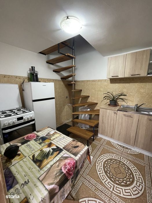 Casă cu 3 camere, mansardă și curte în Colentina