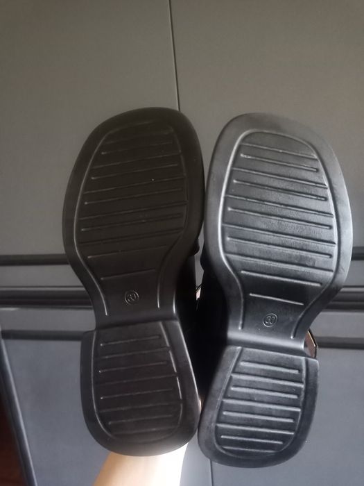 Школьные туфли 30 и 34 размера