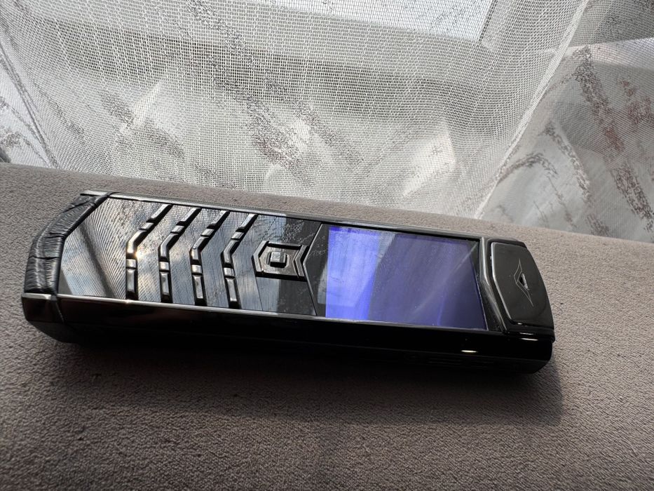 Продам Vertu Signature