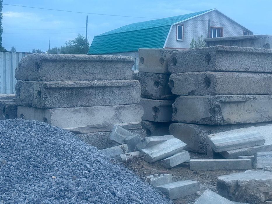 Продам плиты, фундаментные блоки и стеновые блоки