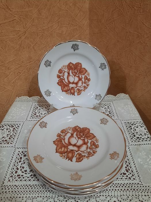 Абсолютно новые десертные тарелочки (d-17см). Коростенский ФЗ. Волнист