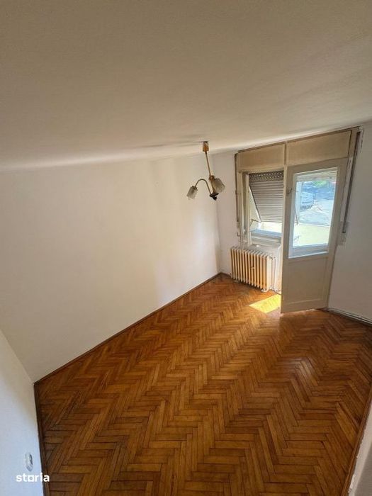Apartament 3 camere, 68 mp, etaj 1 , Mic.16 , Lalelei colti cu Muncii — fotografia 3