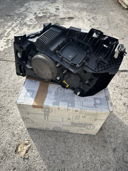 Renautl Range T - десен фар