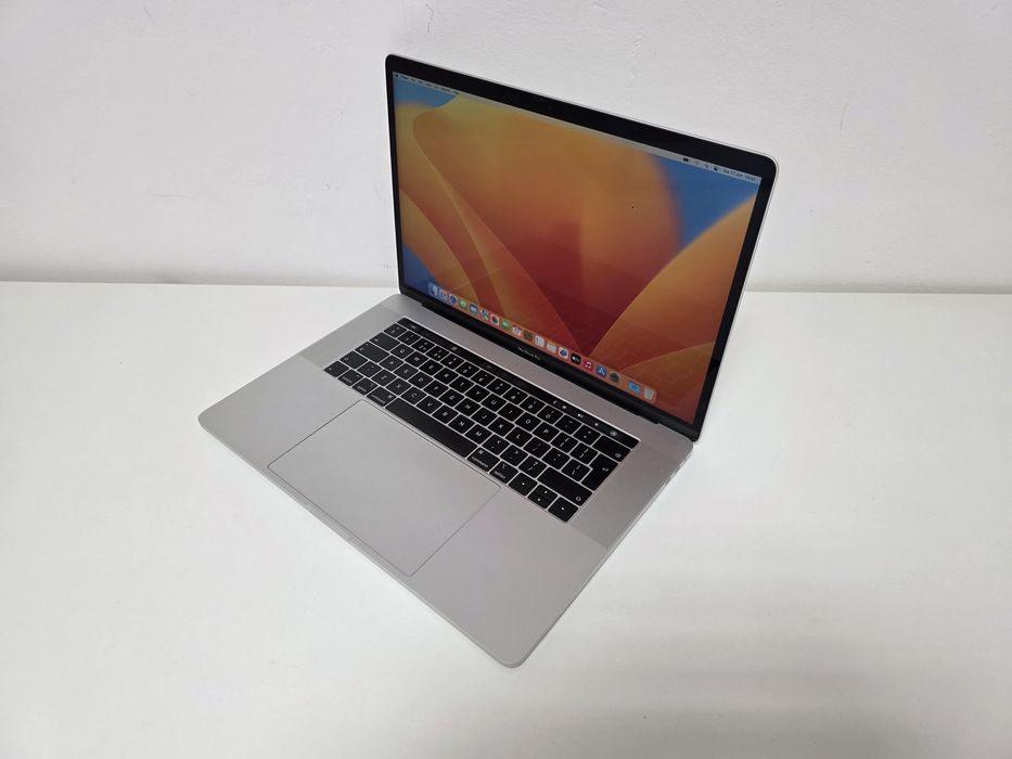 Laptop MacBook PRO 15 Retina i9 video DEDICAT TOUCHBAR  GARANTIE 1 an