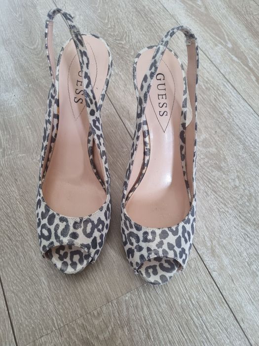 Оригинални Сандали Guess