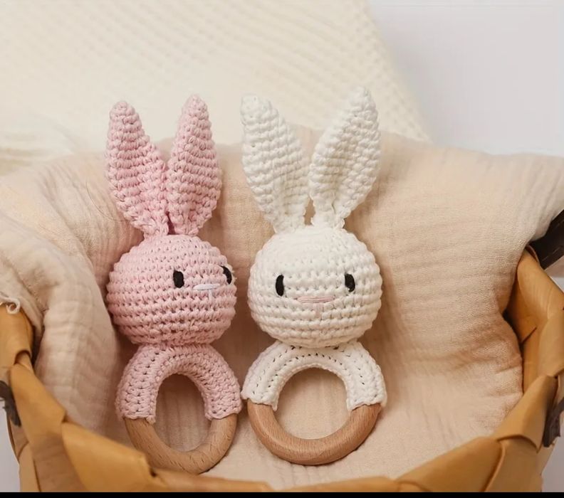 Плетена играчка дрънкулка