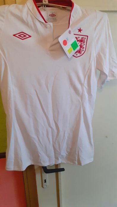 Футболна тениска на Англия.