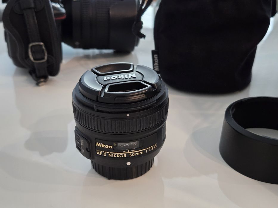 Set Complet Nikon D5200 - Obiectiv Versatil 18-140mm + Fix 50mm f/1.8 + Filtru Hoya + Geantă Lowepro