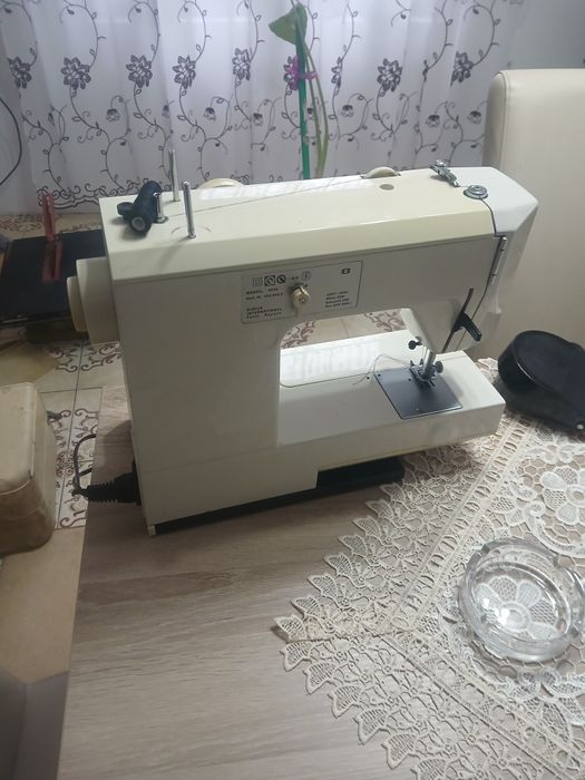 Vând mașină de cusut în stare foarte bună  preț 300 de lei