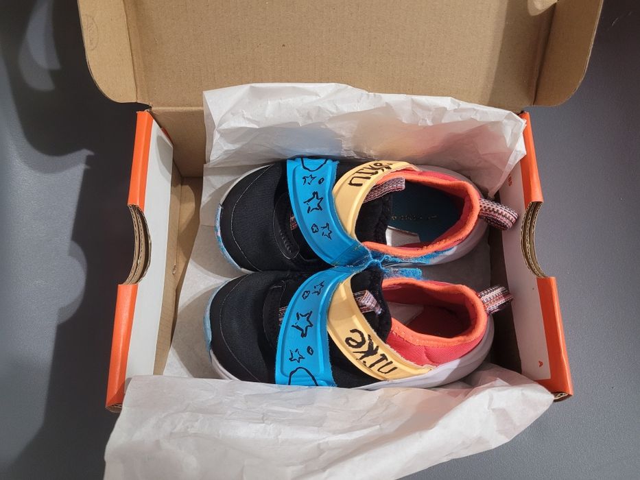 Adidasi Nike marimea 25