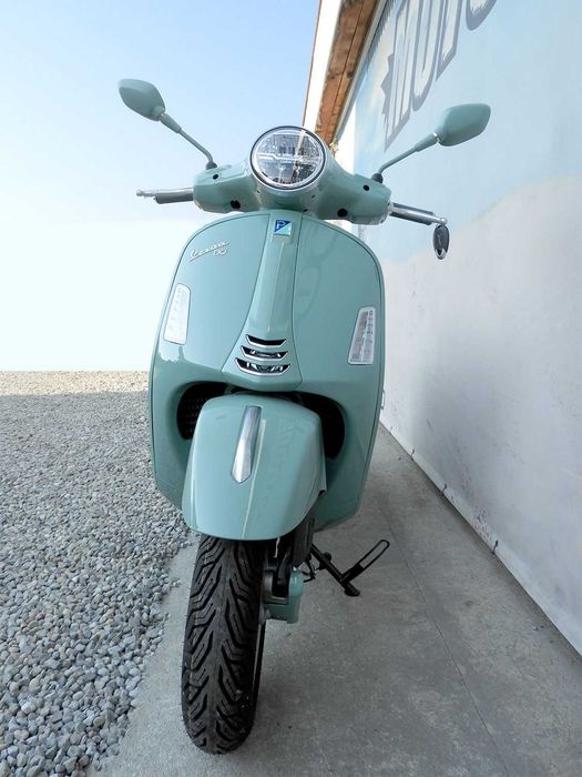 Scuter Vespa GTS 310 80th 2026 | Finantare rapida