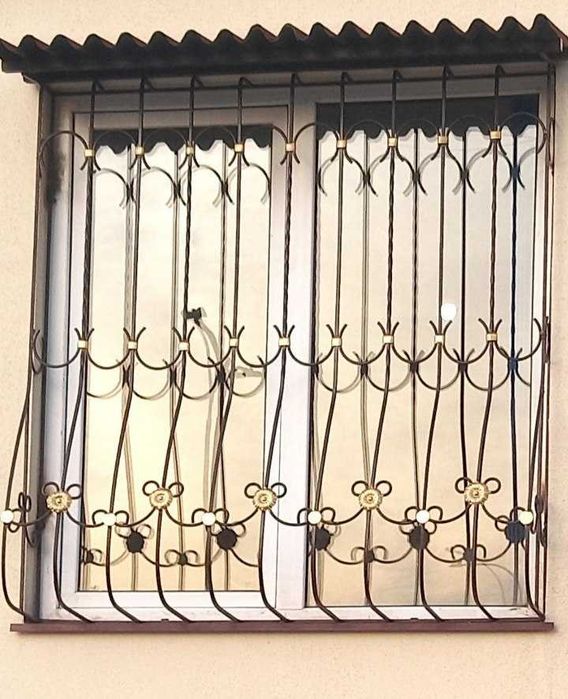 Кладка балконов кирпичом! и Установка решетка и козерог!