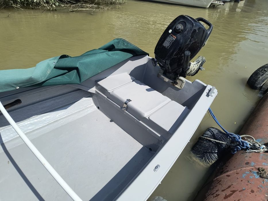 Barcă fibră sticlă