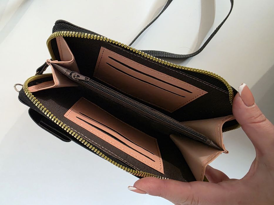 Продавам портмоне с дълга дръжка