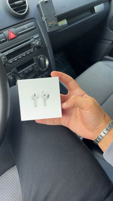 Слушалки AirPods 4
