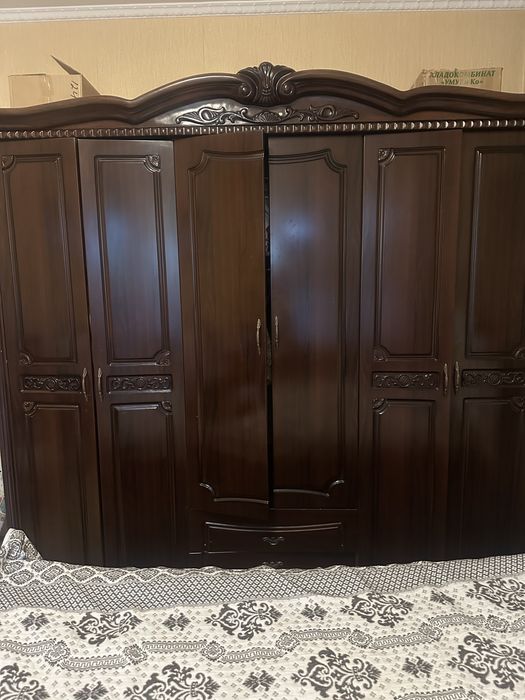 Продам 6ти даерный шкаф