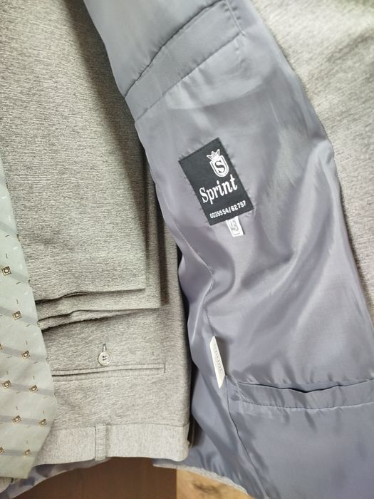 Мъжки костюм с вратовръзка