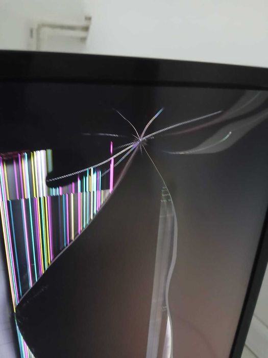 Monitor PC 108cm, functional. Ecran crăpat.