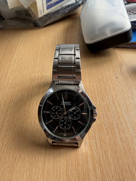 Часы Casio серебристый