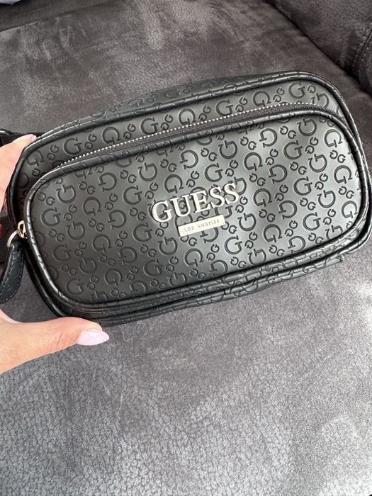 Чанта Guess в черно